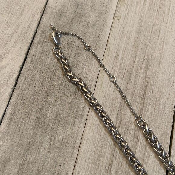 NWT Urban Outfitters Silver Chain Shiny Cross Pendant Statement Necklace - Picture 6 of 7